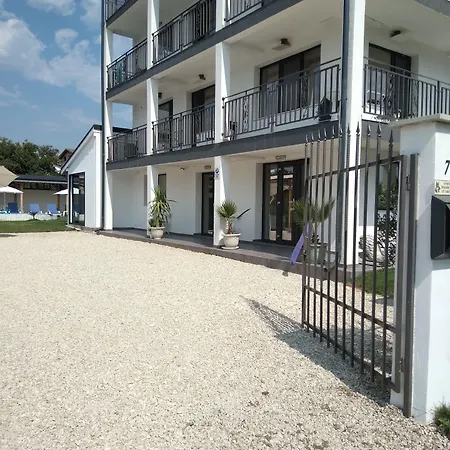 Weisser Schwan белият лебед Szálloda